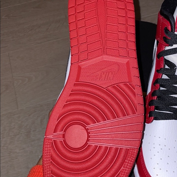 Jordan 1 Mid Chicago Size 9 - Picture 3 of 6